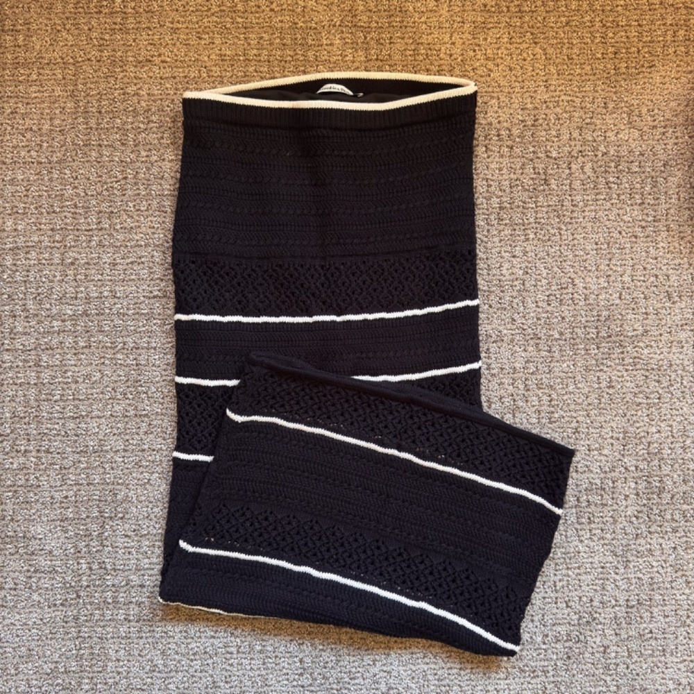 Abercrombie Mid Rise Crochet-Style Maxi Skirt in black / white - Picture 4 of 7